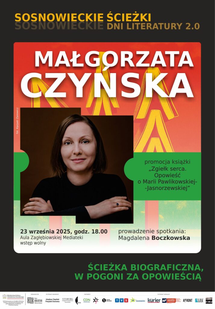 Plakat - w tle blade choinki zaprojektowane z książek, na pierwszym planie zdjęcie autorki - kobiety uśmiechniętej, szatynki w czarnym swetrze.bluzce, włosy do ramio. Poza tym napisy białe, czarne (te czarne są naniesione na zieloną winietę). Teksty zgodne z opisem wydarzenia.