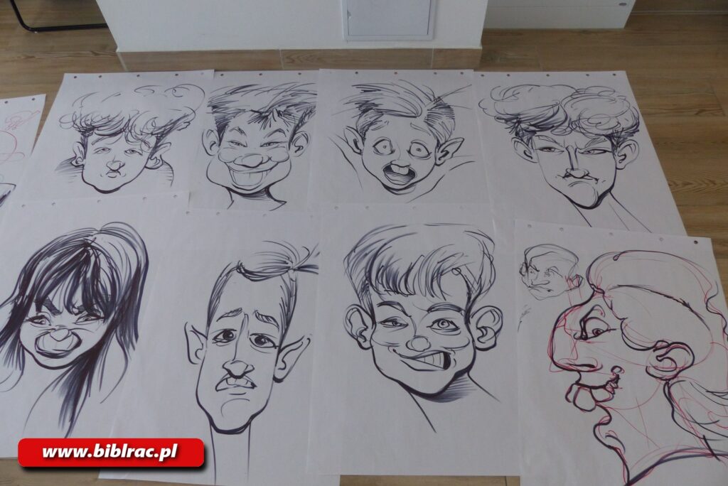 Zdjęcie przedstawia leżące, ułożone obok siebie rysunki (karykatury). Jest ich 8, są ułożone w rzędach, jeden rząd nad drugim , w każdym rzędzie po 4 rysunki.